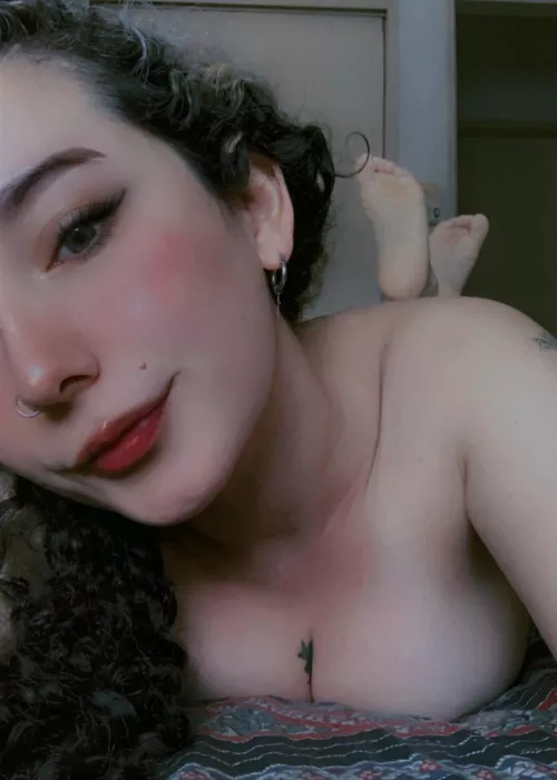 Is this innocent selfie enough to get your cock hard? 🙈