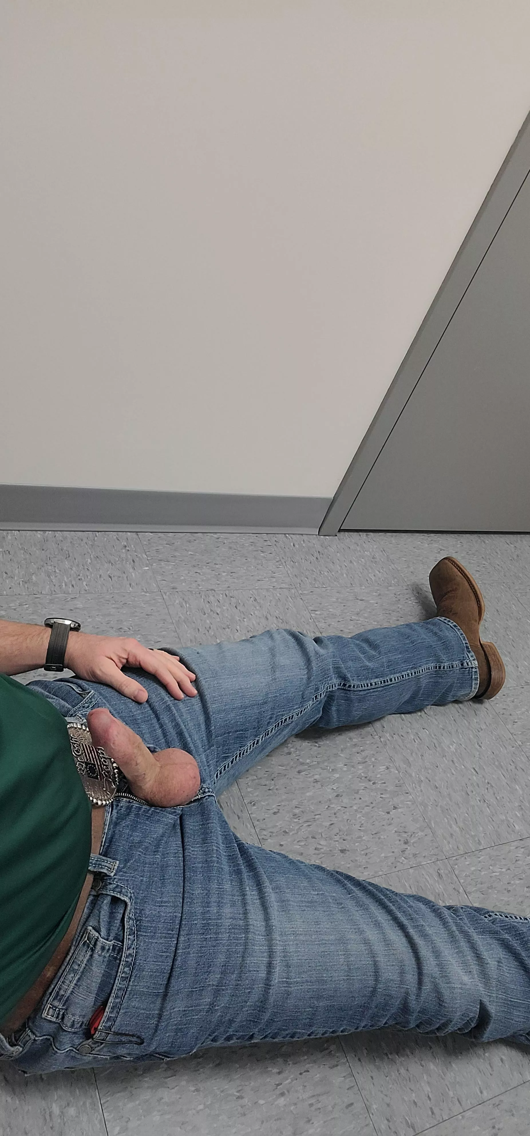 Isn't this how everyone should take a lunch break (41)