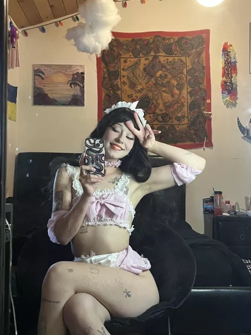 It's a distinctive style in the mirror)