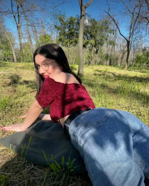 It's warm and beautiful to walk in jeans