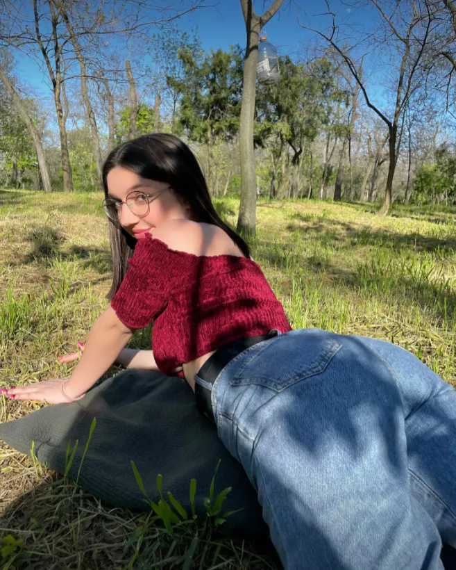 It's warm and beautiful to walk in jeans