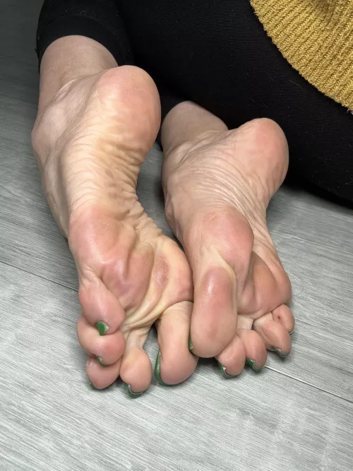Pink and white wrinkly soles 