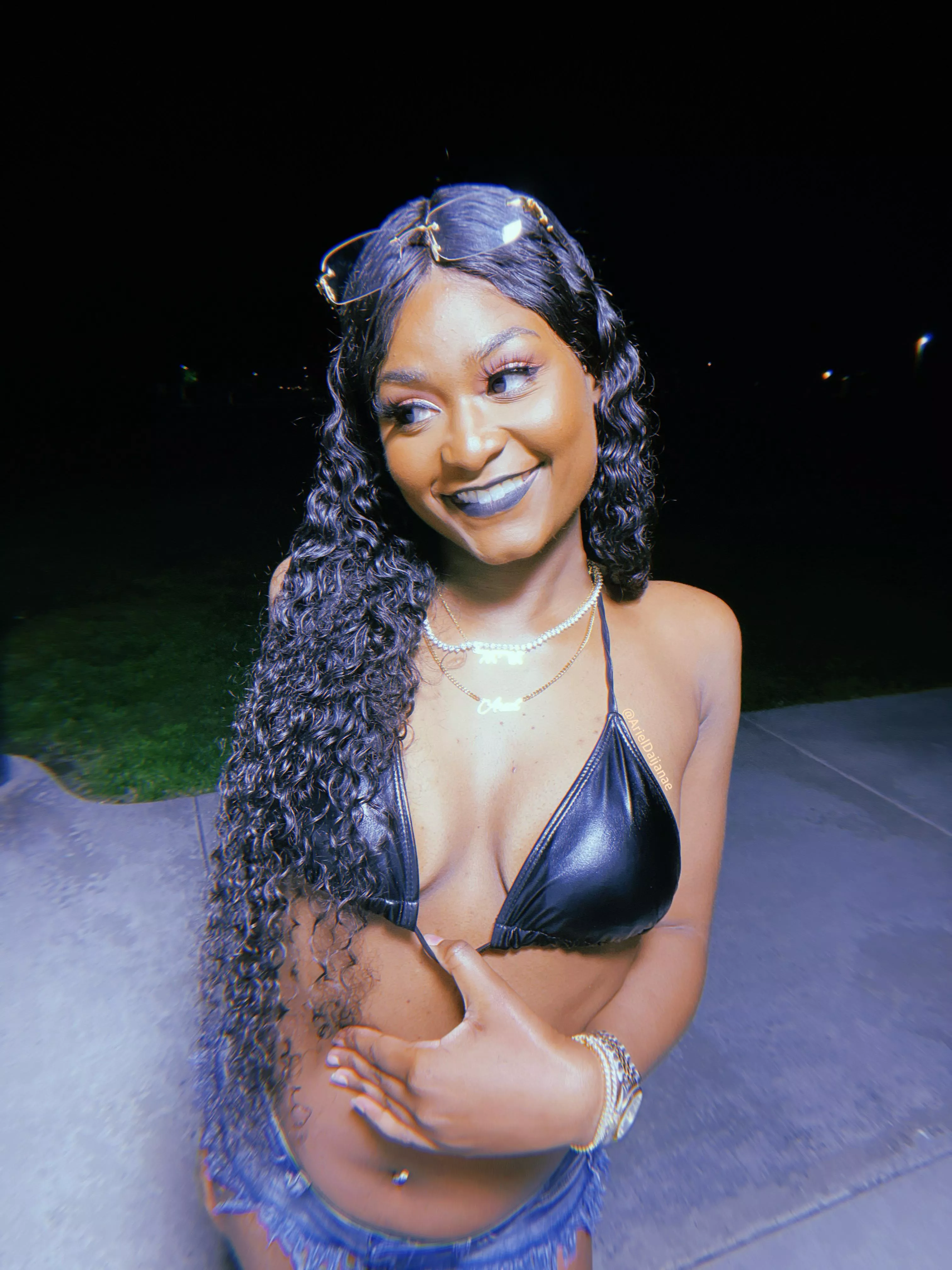 Pretty smile & pretty boobs😍 What do you think?