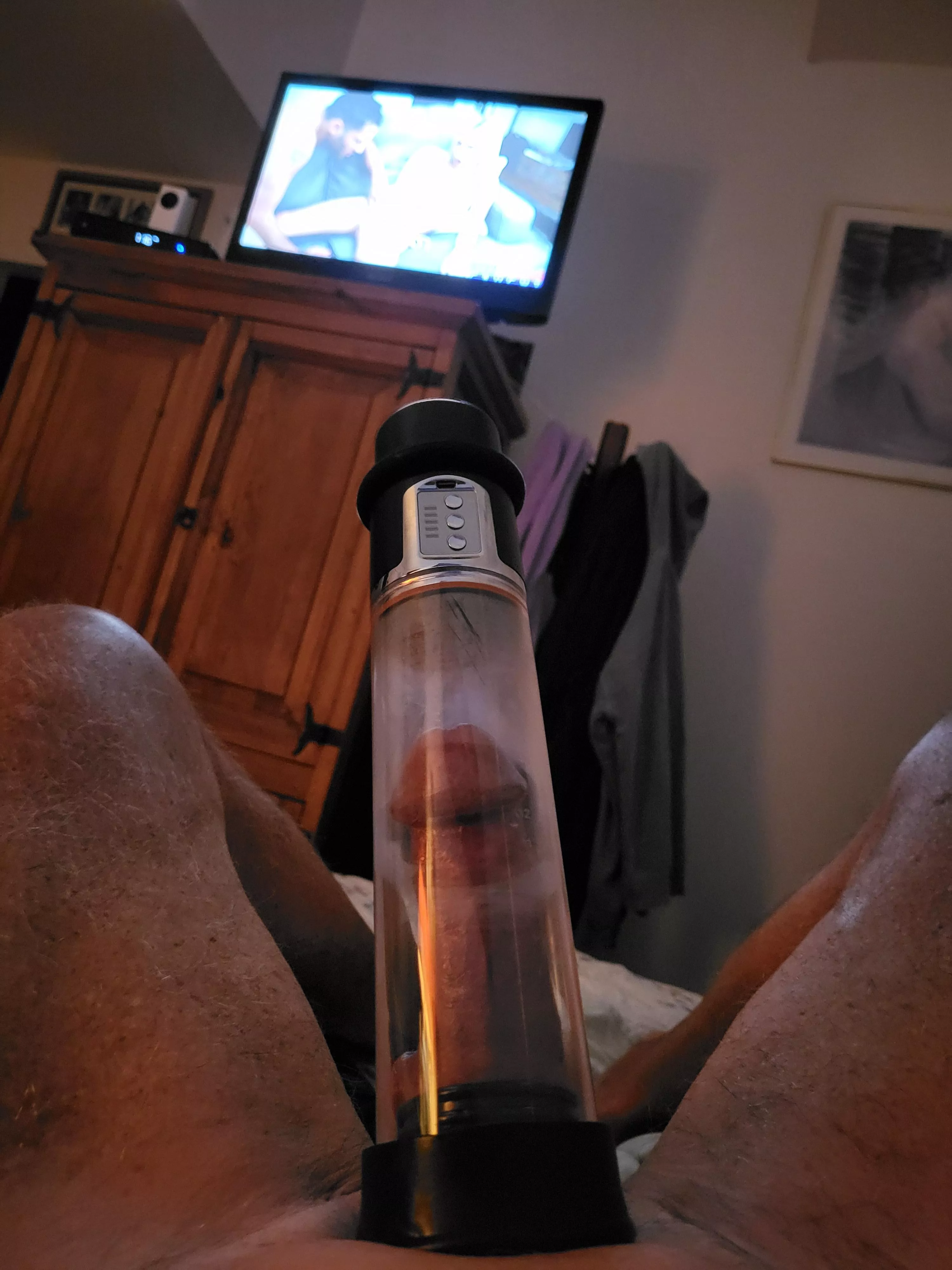Pumping and Porn, great combination  😁
