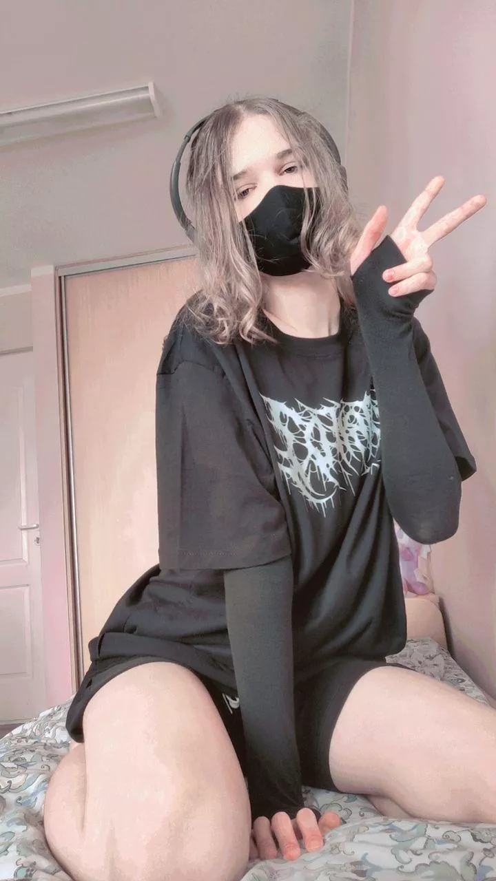 The most muscular fan of TV Girl