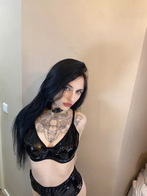 The sensual scent of leather never fails to ignite my passion