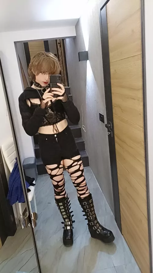 Today's fit check~ 🖤