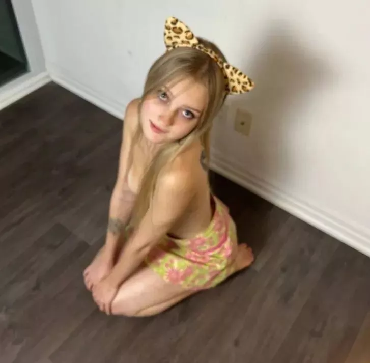 W0uld you creampie a petite girl like me?