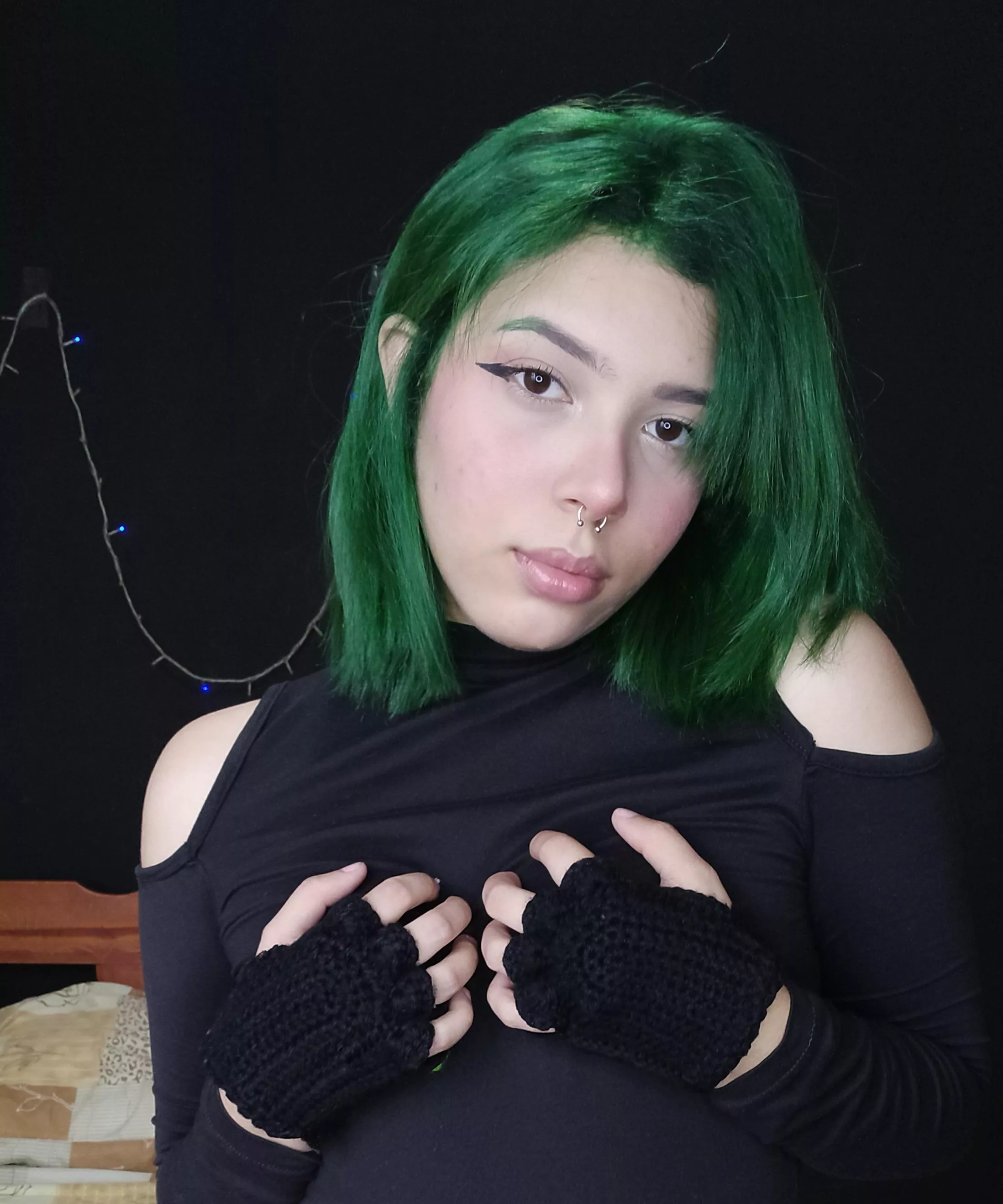 wanna be your sexy slut with my shining green hair