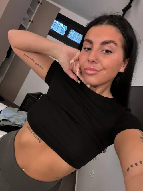 what do you think about my black croptop?