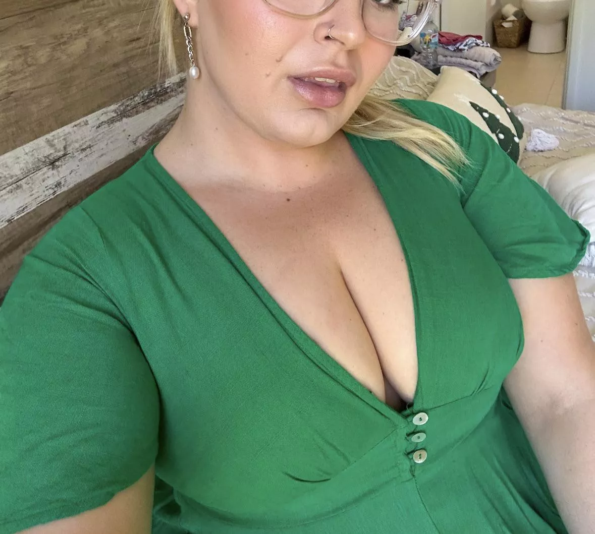 Who doesn’t love cleavage 