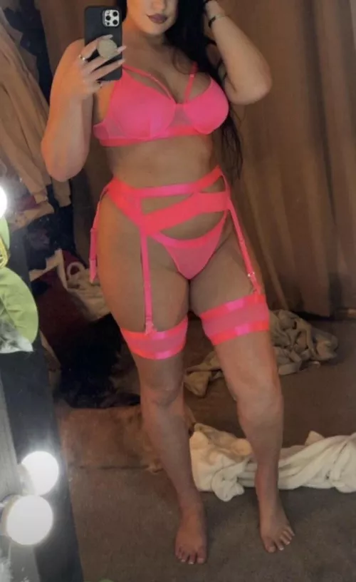 Who needs help tonight? I love being bad for strangers 