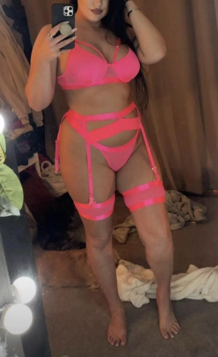 Who needs help tonight? I love being bad for strangers 