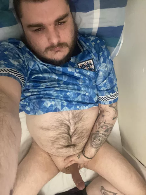 Who would like to take this thicc hairy dudes virginity?