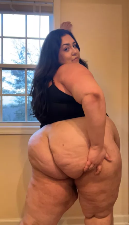 Would you eat my 64” ass? My ex wouldn’t 🥲