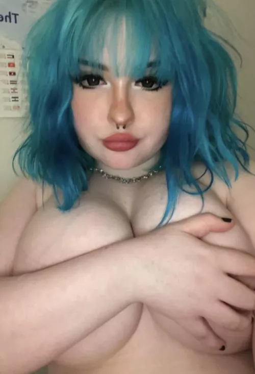 would you take a 19yo blue haired 5ft goth gf with piercings and tattoos? y or n 🤔