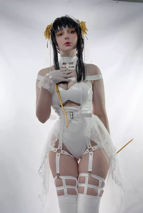 Yor Forger by mia_green_tea