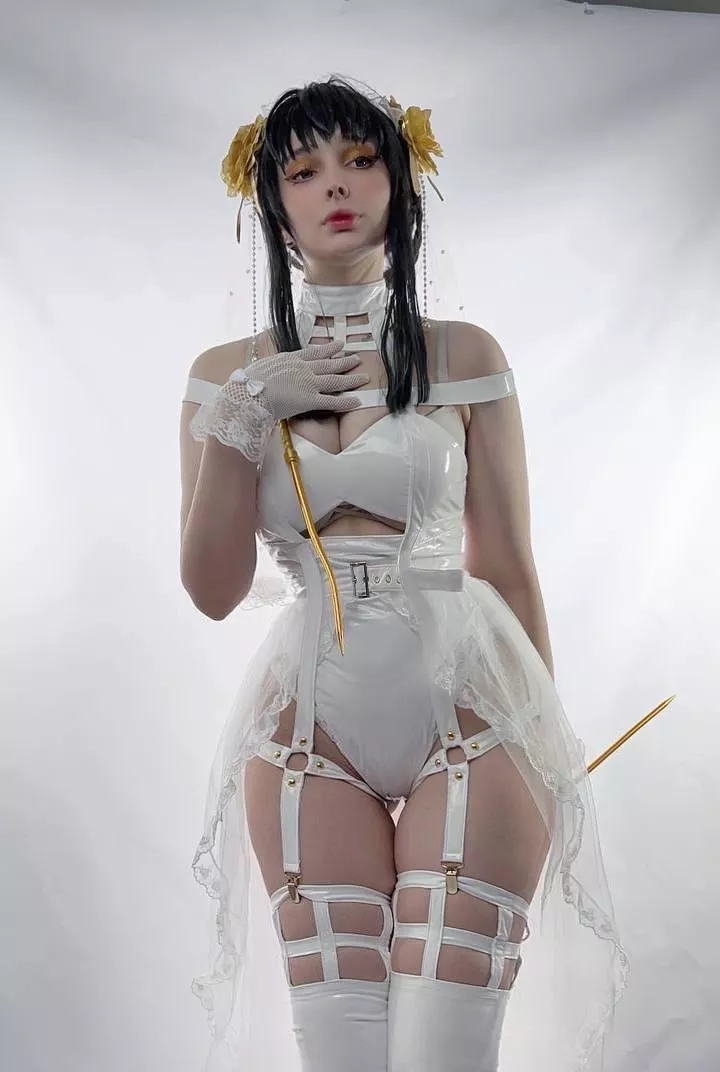 Yor Forger by mia_green_tea