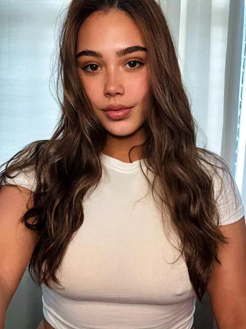 You'll know now already that I am one of those undeniable pretty brunette 😉