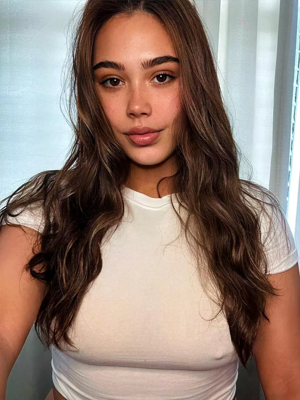 You'll know now already that I am one of those undeniable pretty brunette 😉