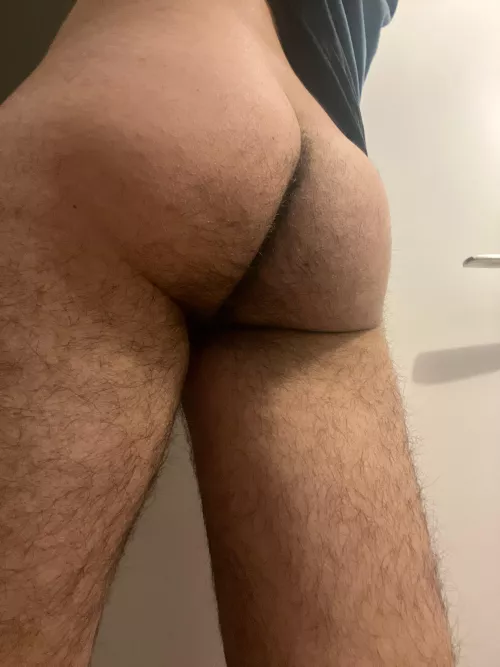22 need hung who like this hairy ass