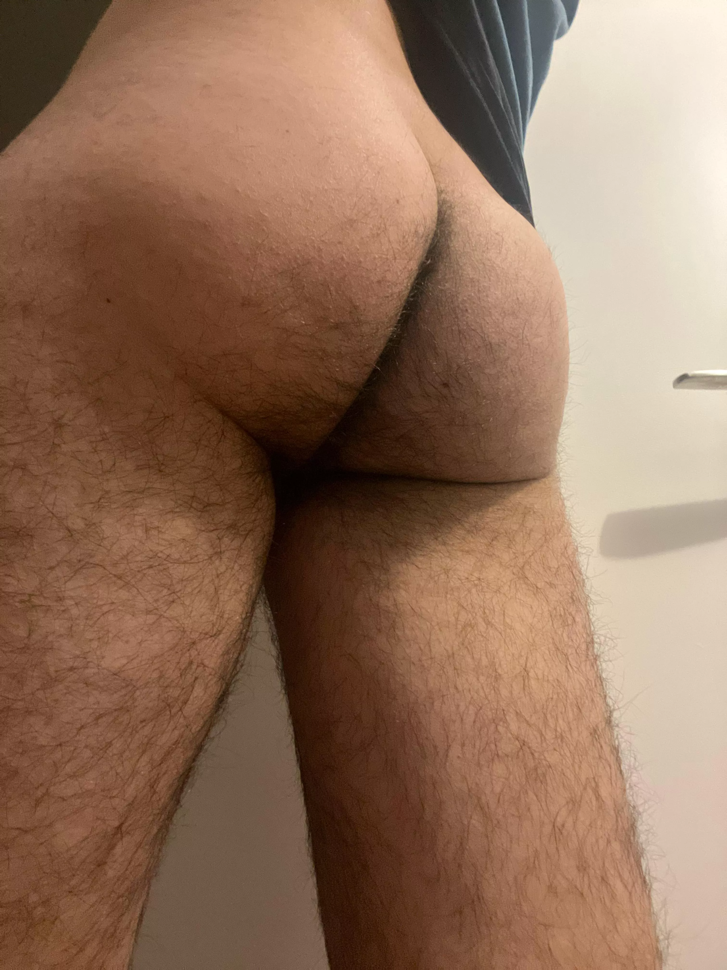 22 need hung who like this hairy ass