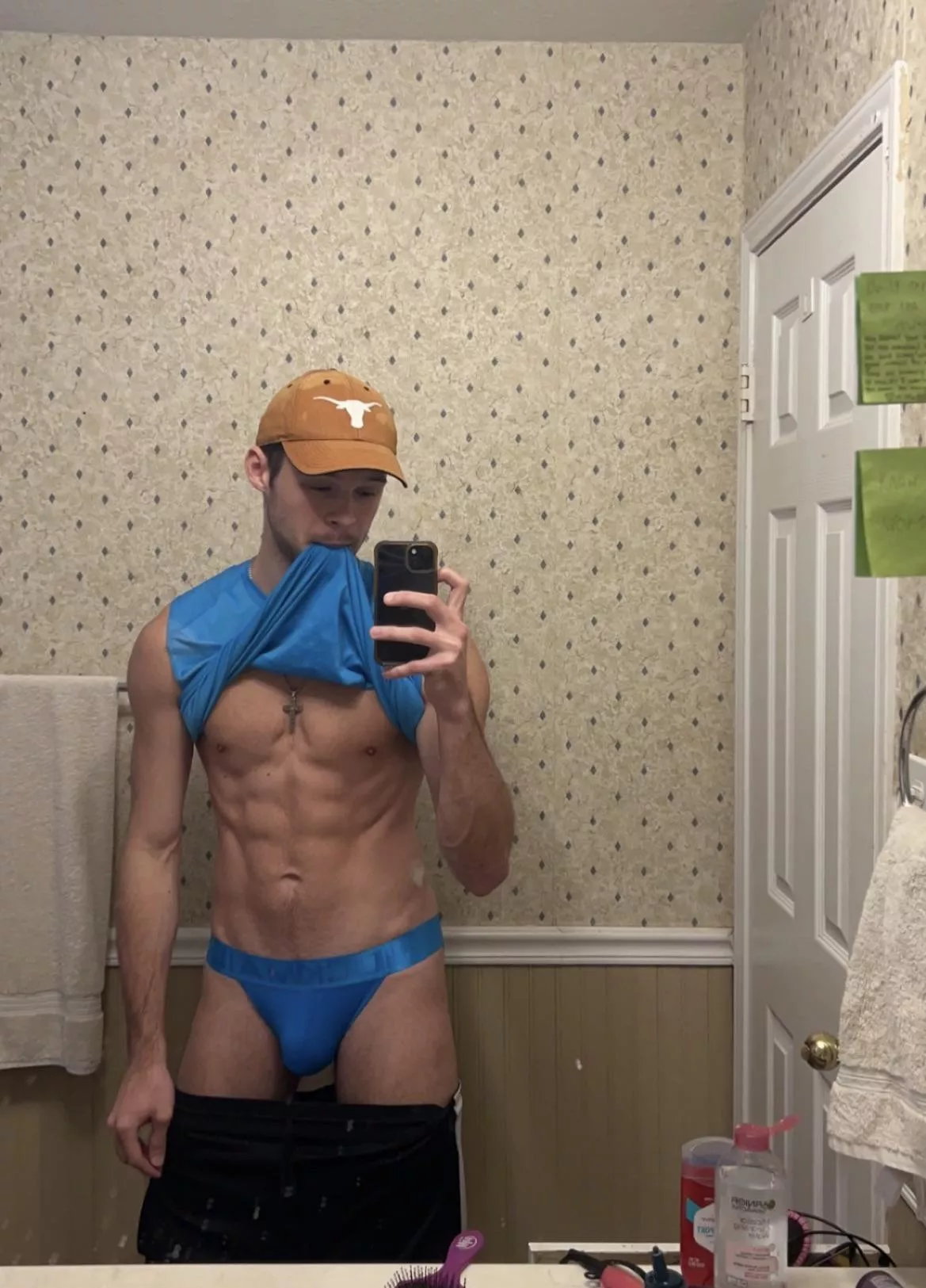 24 Hmu to see the back;)