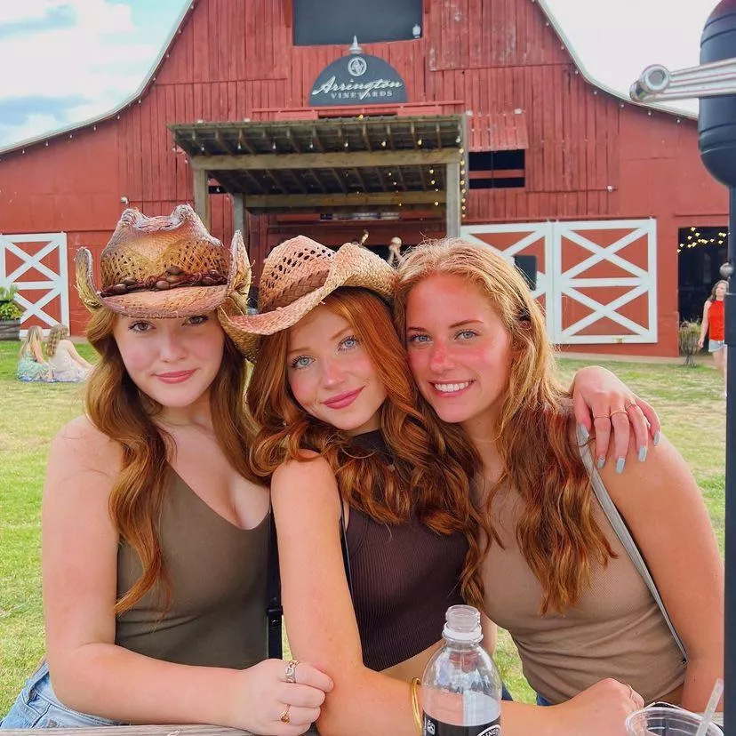 [3] Cowgirls 