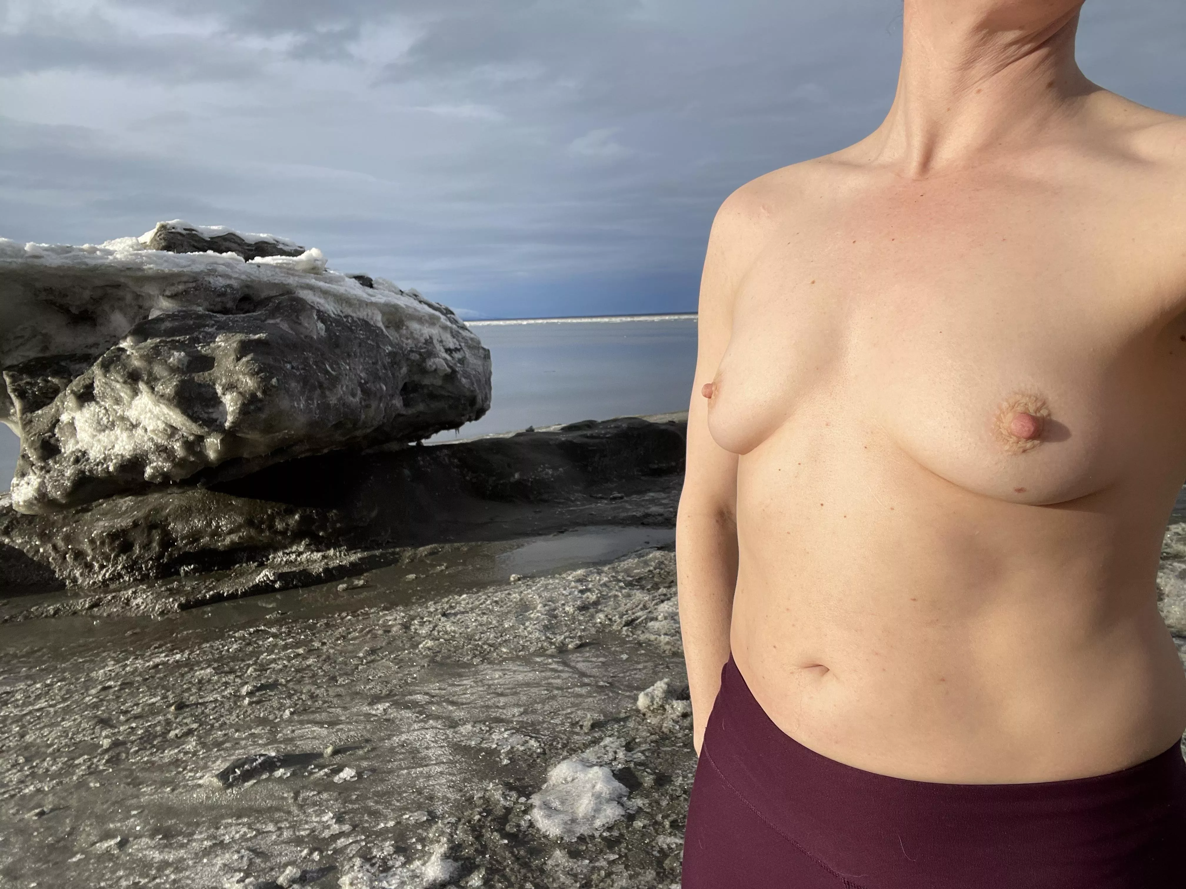 41F Alaska… sex on the beach?? 😏🤭