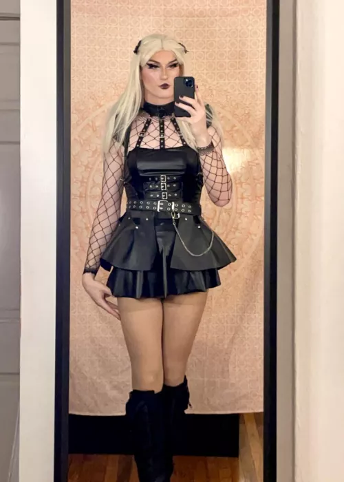 a cute goth look for everyone sorting by new 🖤🖤🖤