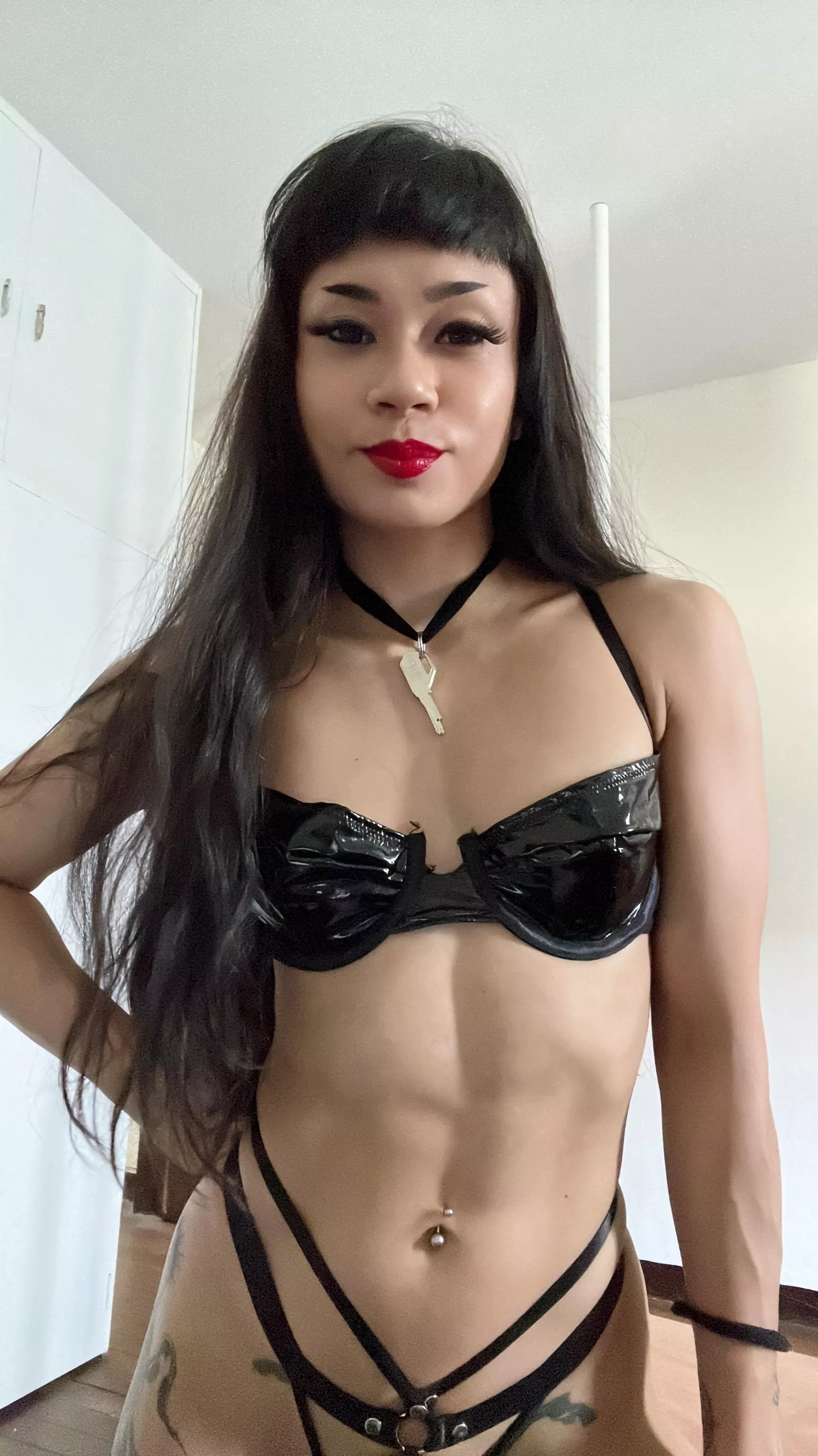 Abs and a pretty (F)ace in one picture, don't you agree?