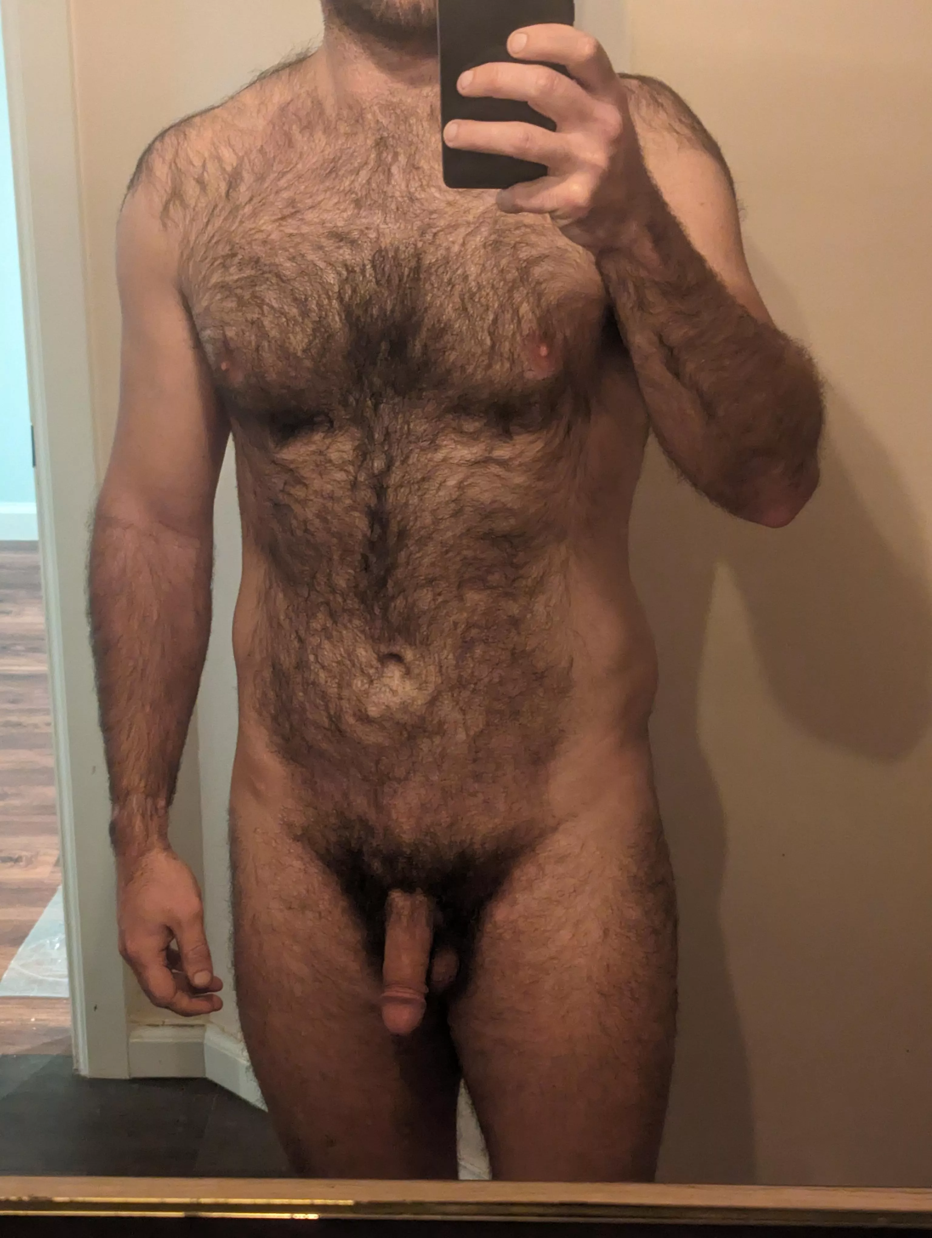 Any fit, masc, chill bros wanna chat? Hit my DMs.