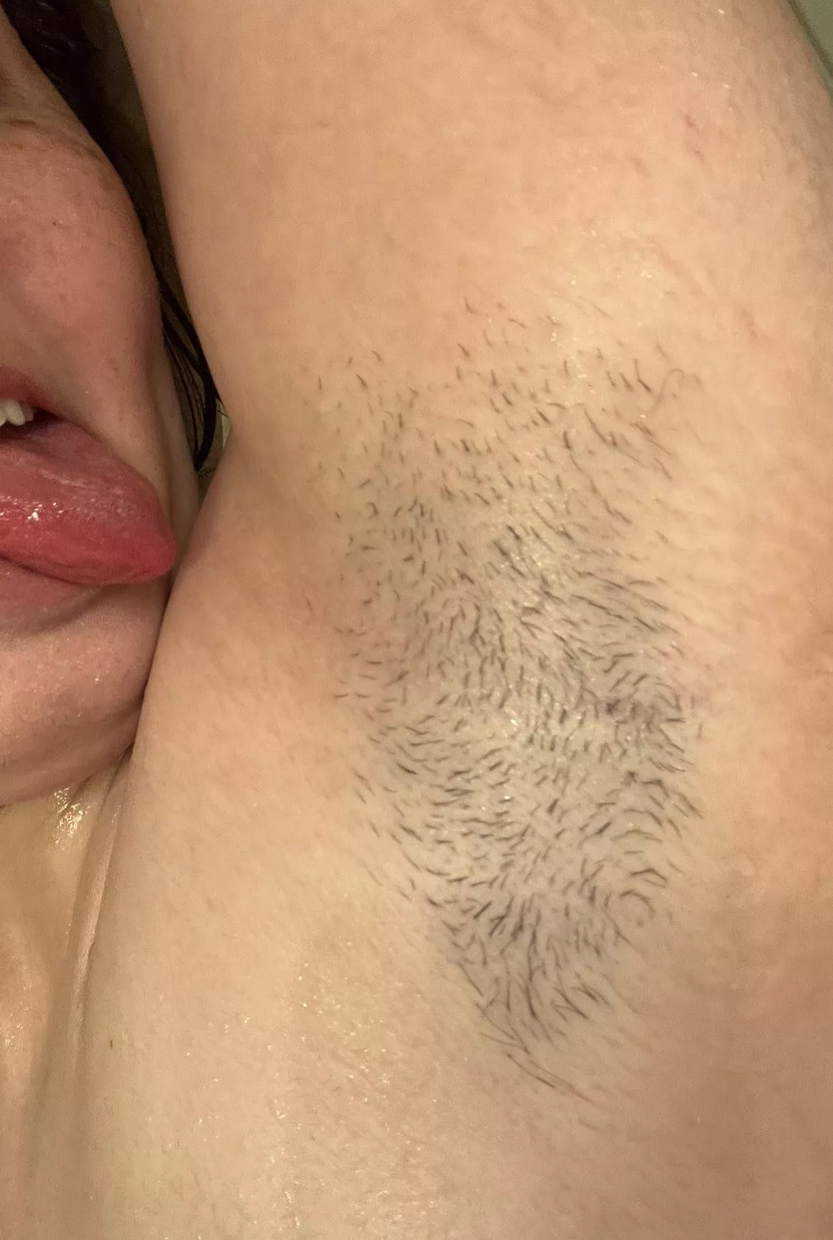 anybody here like hairy girls?🙈