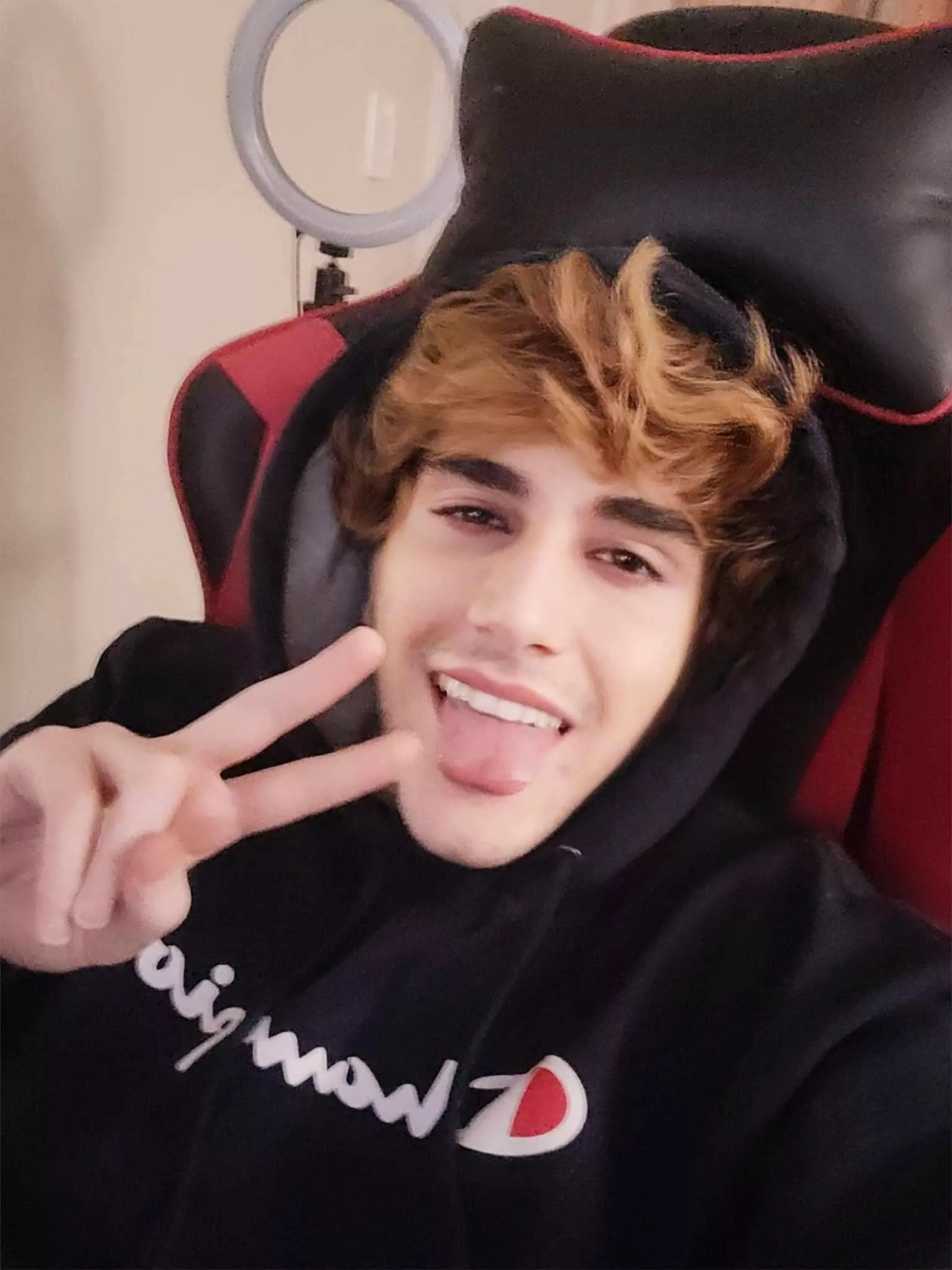 anyone playing helldivers 2 rn?