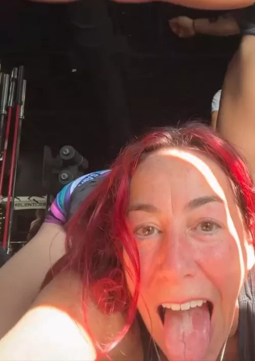 anyone wanna dirty talk my aunt dm for pics