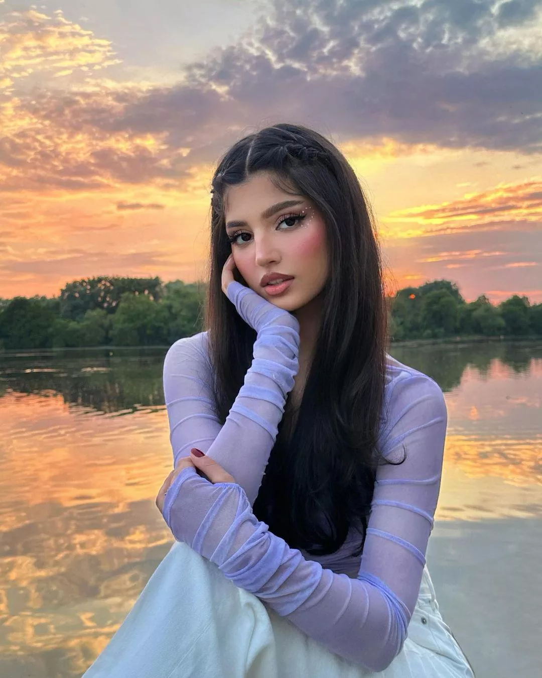 Beautiful Kurdish girl ...