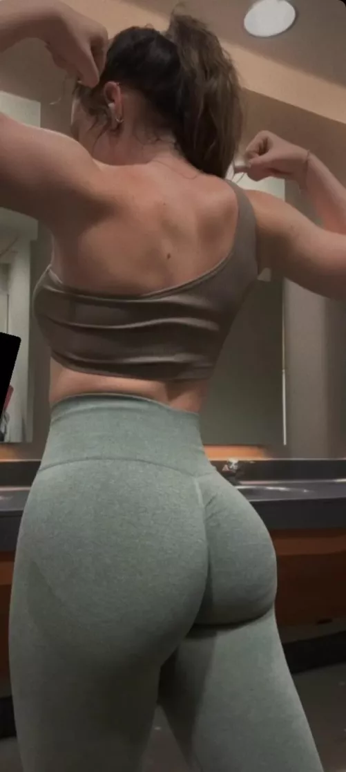 Can you tell i’ve been hitting back? 💪🏻