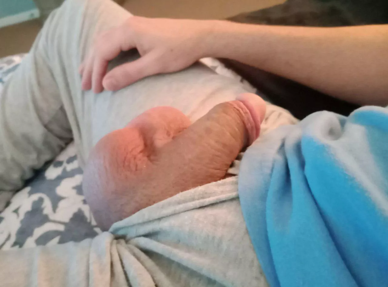 Can't sleep so I'm just hanging out watching TV. (43)