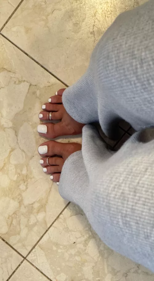 Do you think my toes are pretty? Hehe 