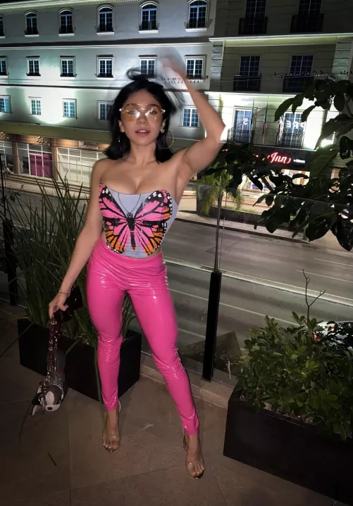 Does my heels match with my outfit?