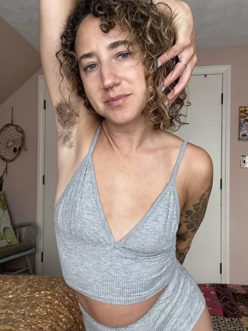 Dying for you to clean my pits with your tongue 👅