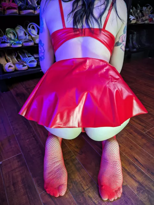 Flip up my skirt, for a yummy surprise