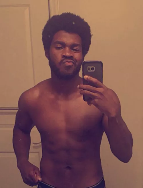 Good morning bros TGIF. rare occasion where my bro actually is nicely shaped