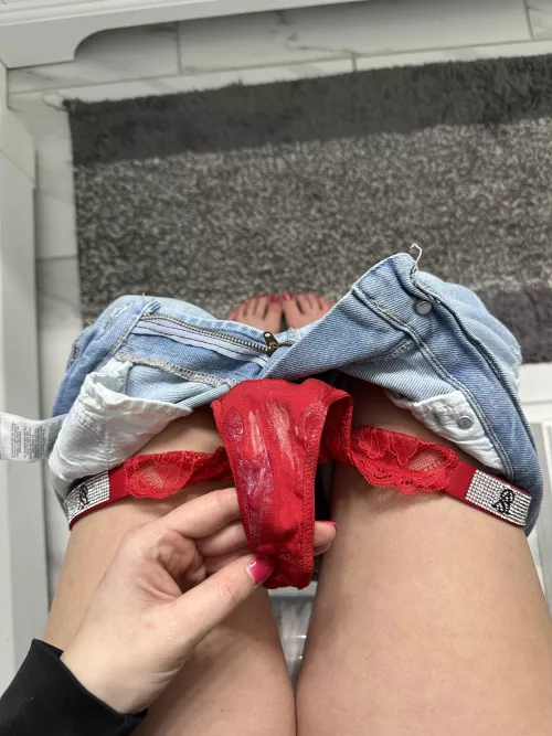 Here, let me sauce your sushi💦