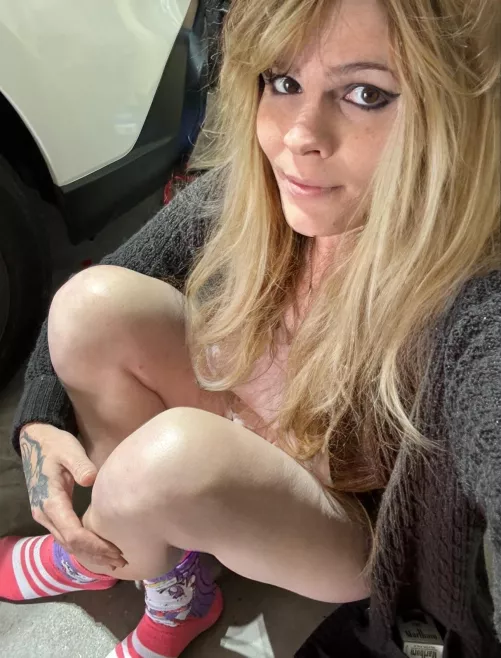 Hi there im a male from New York who is very feminine 💕