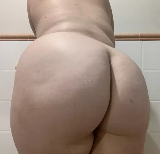 I don’t post my ass enough 🍑