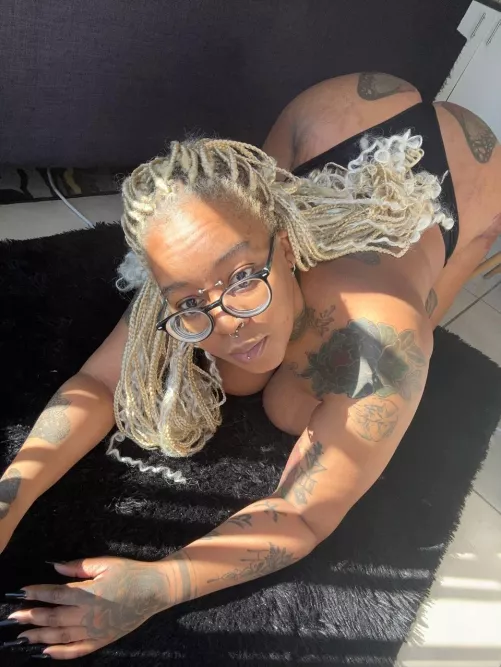 I know you looking at my ass 