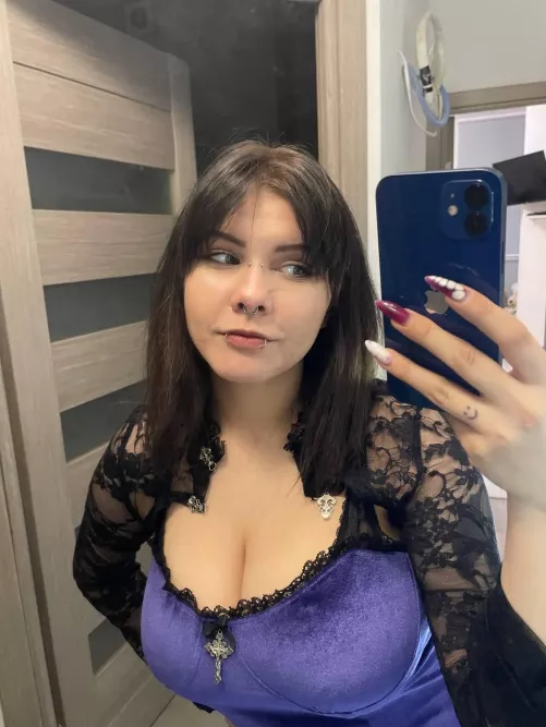 I like to wear clothes that show off my cleavage