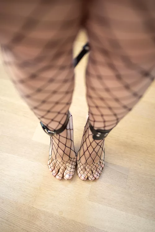 I love to cum on my feet (oc)