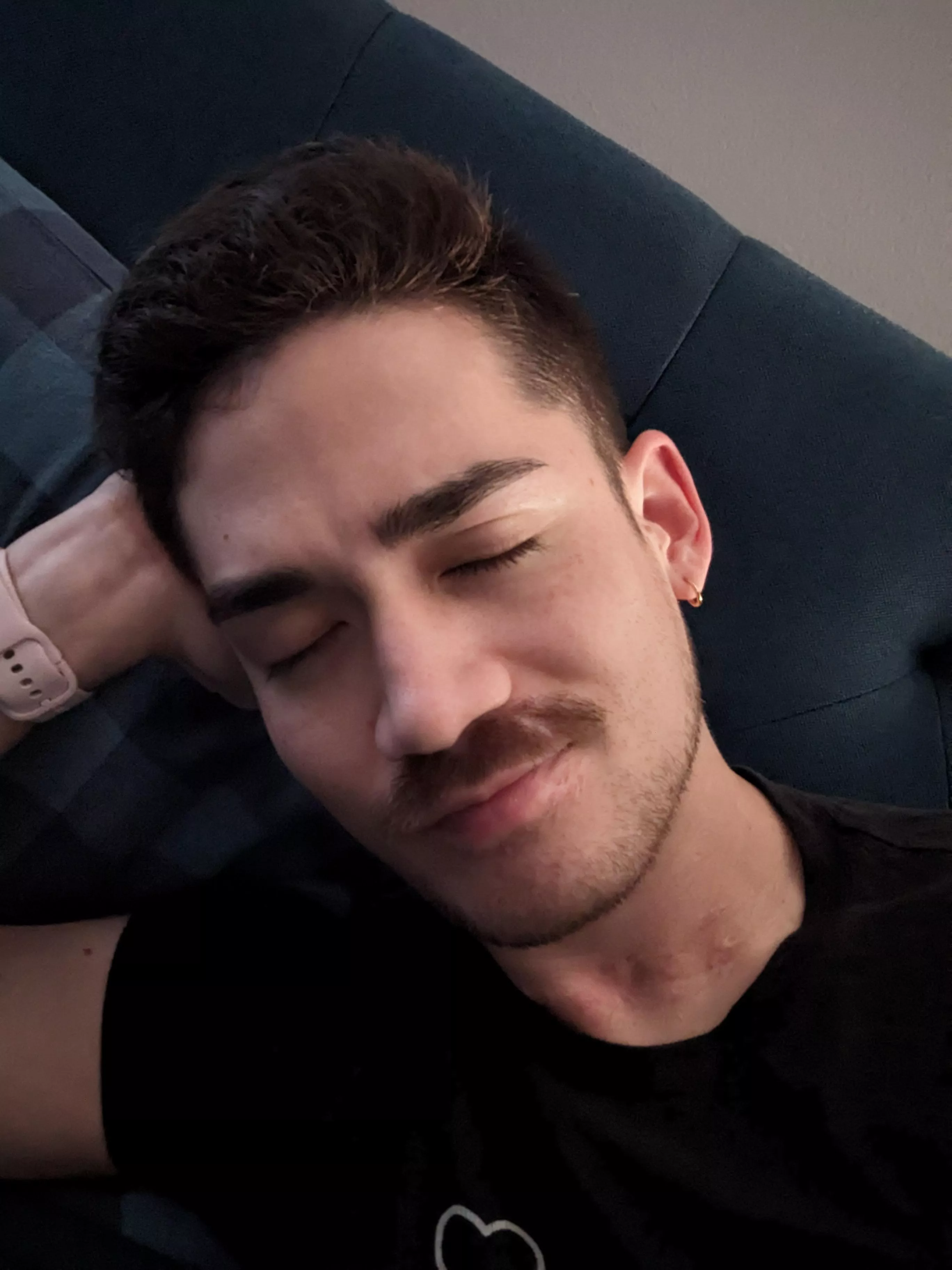 I should sleep my I'm having trouble keeping my eyelids open 🙈